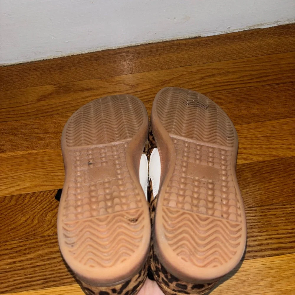 Nicole Miller New York Leopard Print Sneakers - Picture 3 of 3